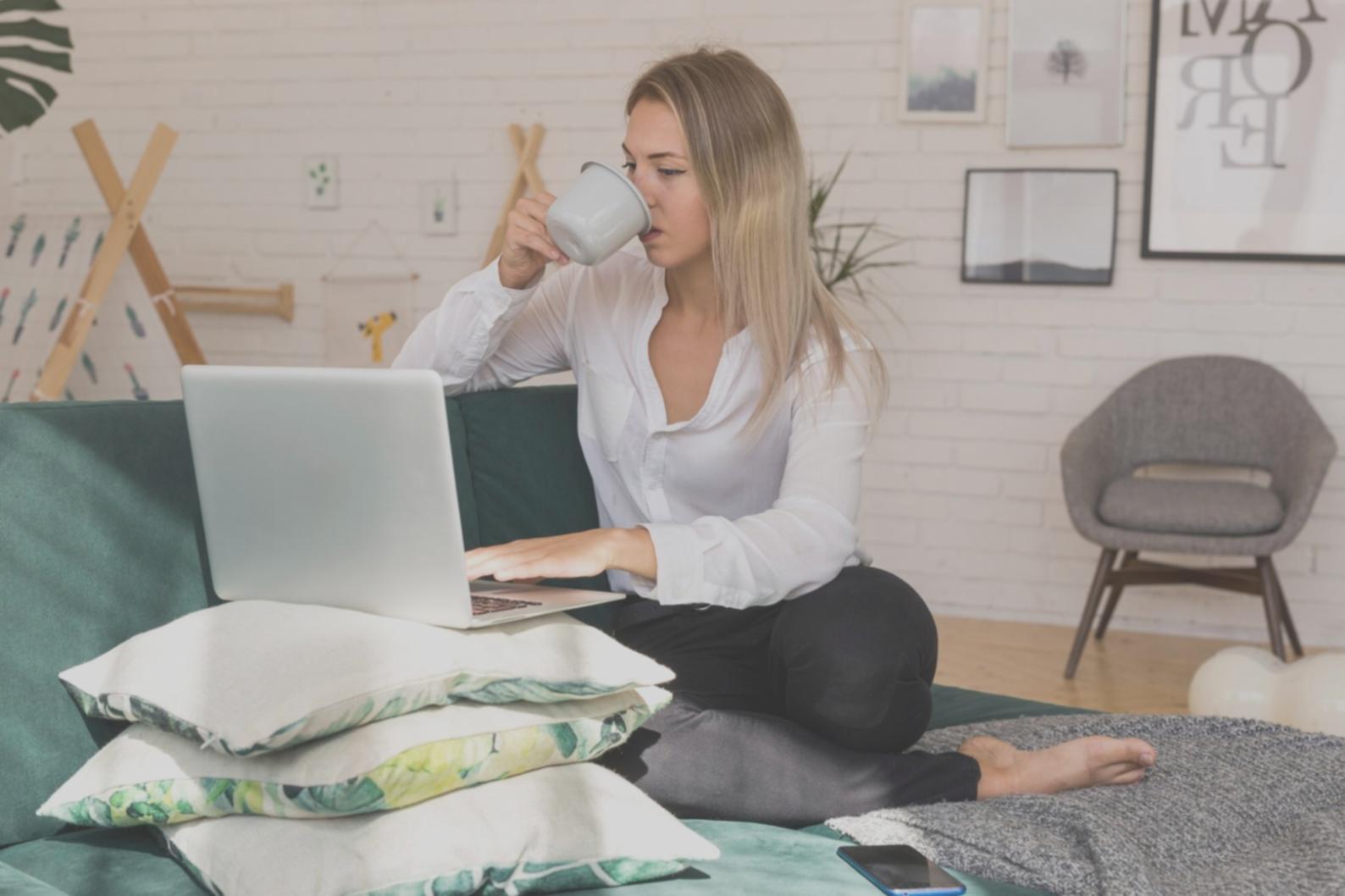 Equipo de eluntharia trabajando en estrategias financieras personalizadas