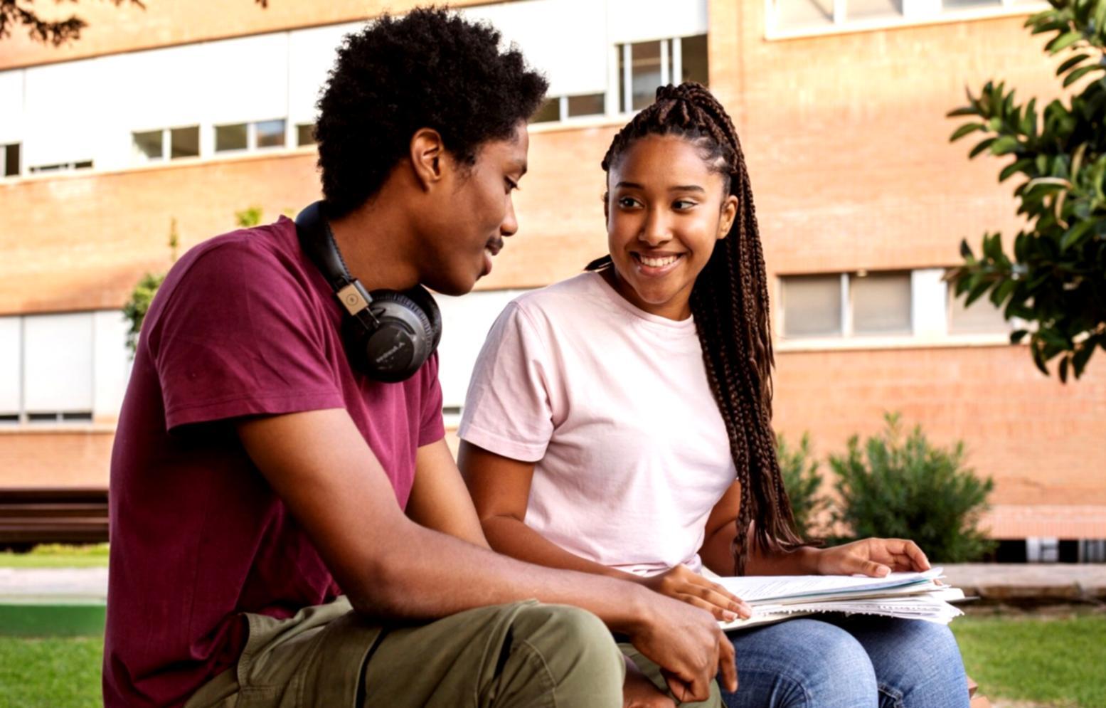 Sesión de planificación financiera personalizada en oficina de eluntharia